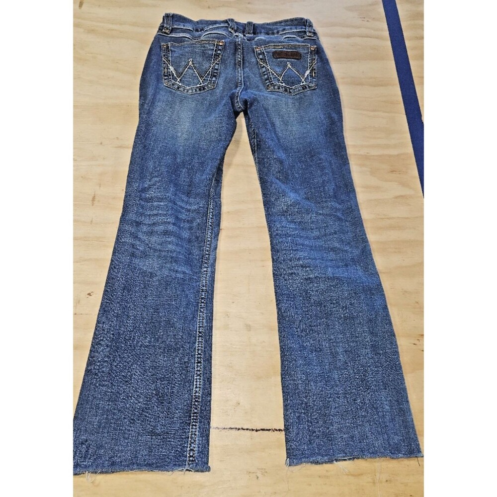 Wrangler Retro Jeans Womens 28x30 Blue  Wash Slim flare Leg Boot Cut distressed - Picture 12 of 12